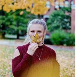 Meet your Posher, Lauren